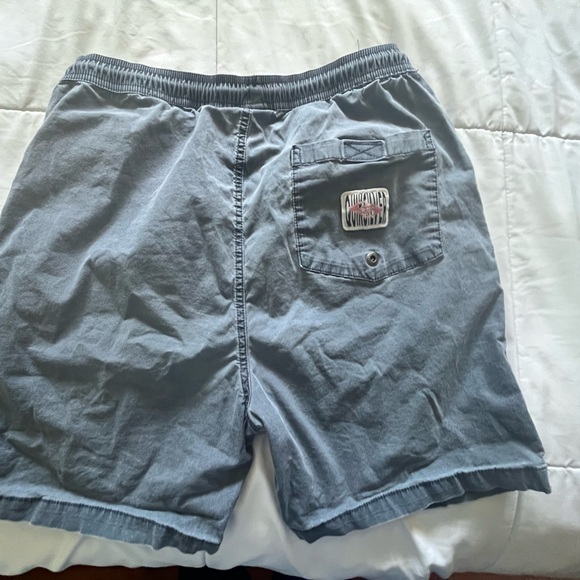 Quicksilver boys shorts - Picture 3 of 5
